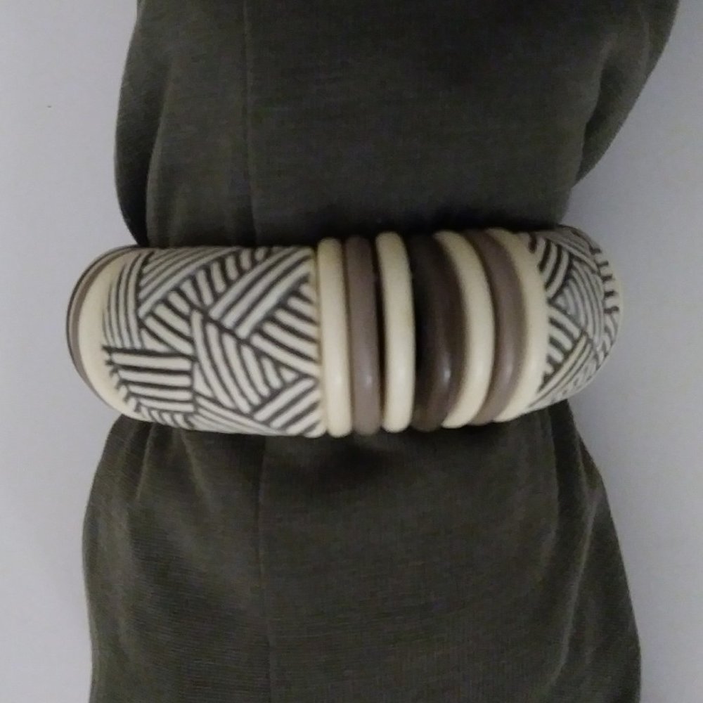 SOLD SOLD SOLD SOLD Beautiful Carved Bone Stretch Bracelet - Picture 9 of 16